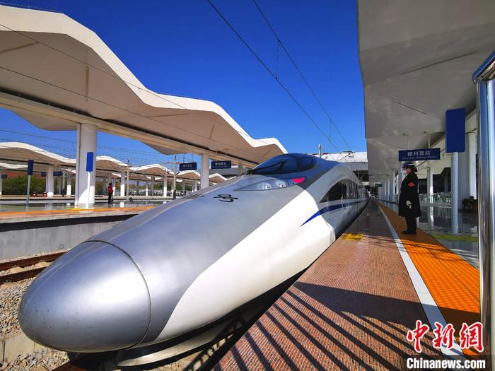 江门北站开出首趟中老铁路国际班列 全程2400公里